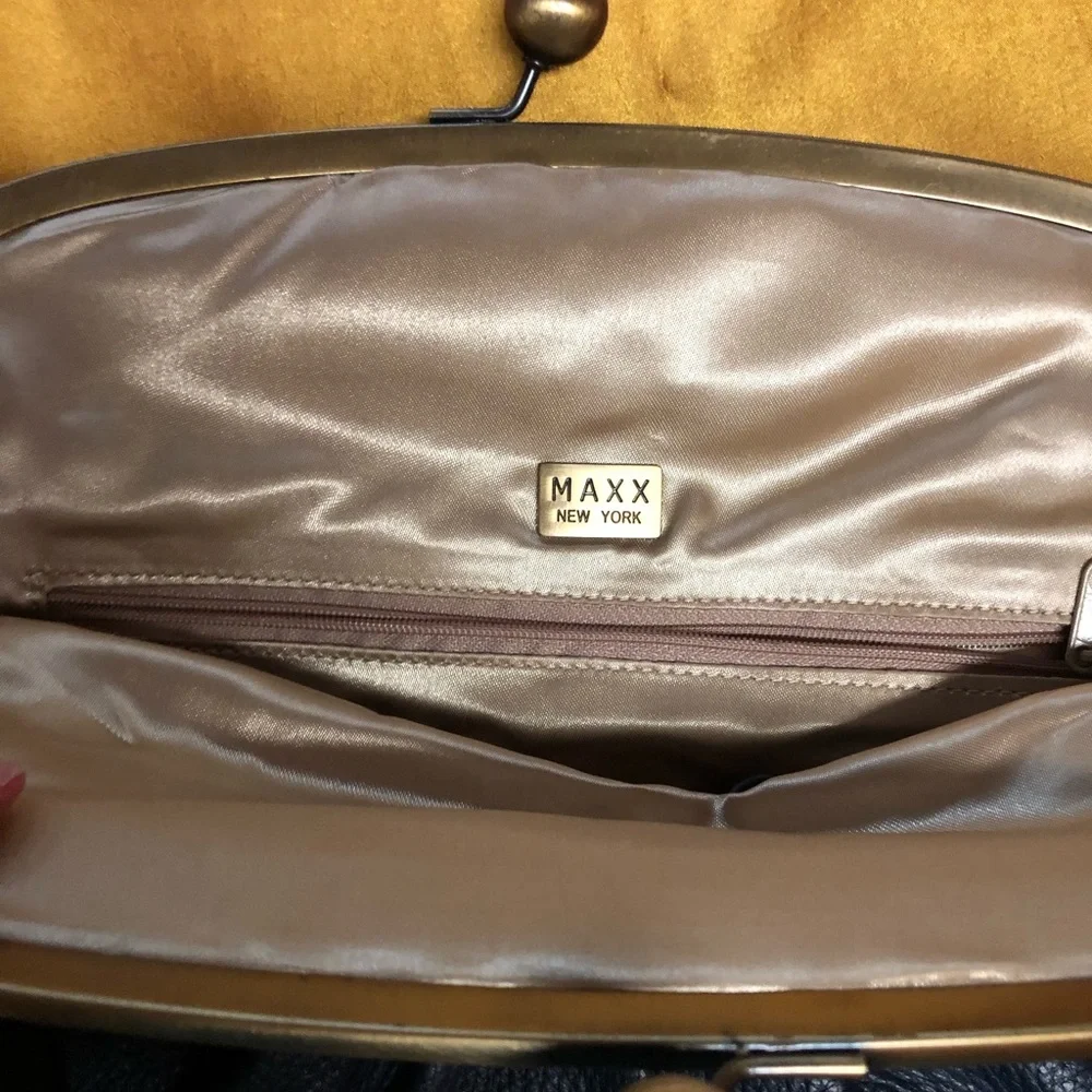 Maxx New York Navy Blue satchel with Kiss-Lock Closure’s - Picture 3 of 6